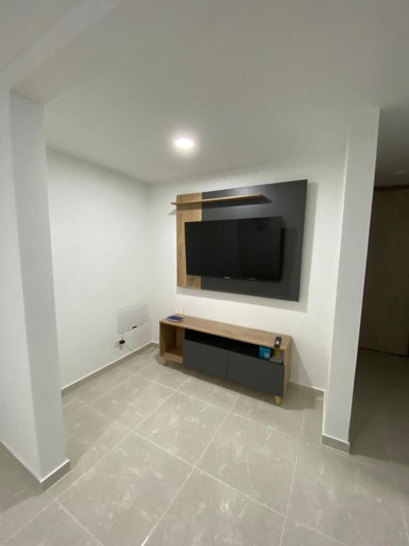 Sjónvarps- og/eða afþreyingartæki á Apartamentos en Club Residencial