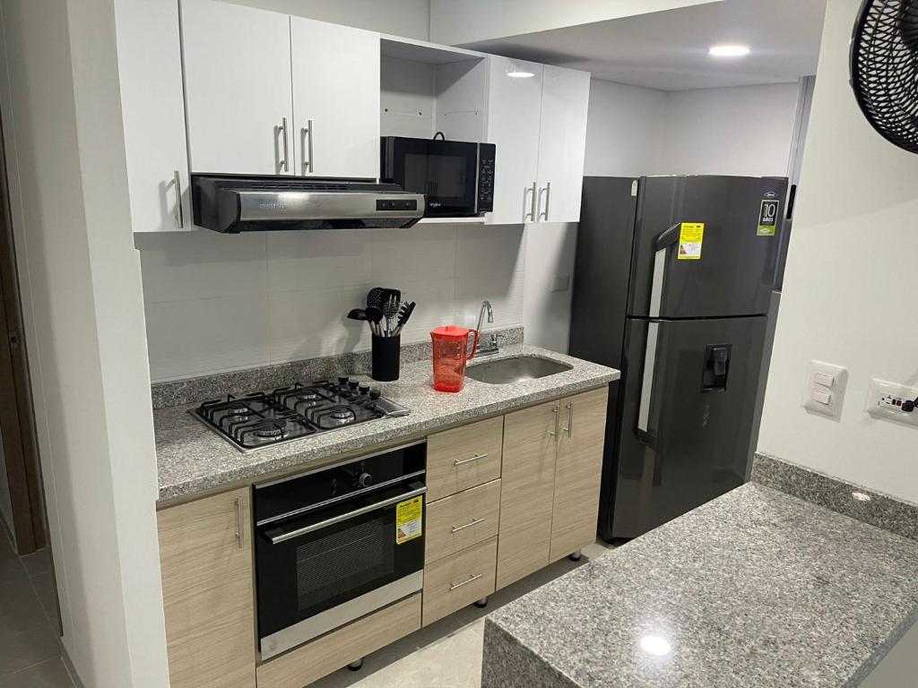 Eldhús eða eldhúskrókur á Apartamentos en Club Residencial