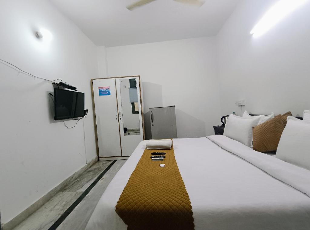 Postel nebo postele na pokoji v ubytování Hotel Hauz Khas Fort View