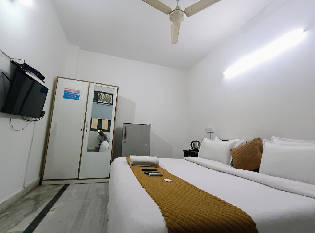 Postel nebo postele na pokoji v ubytování Hotel Hauz Khas Fort View