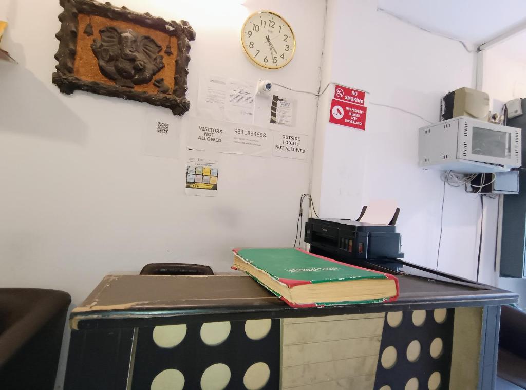TV a/nebo společenská místnost v ubytování Hotel Hauz Khas Fort View
