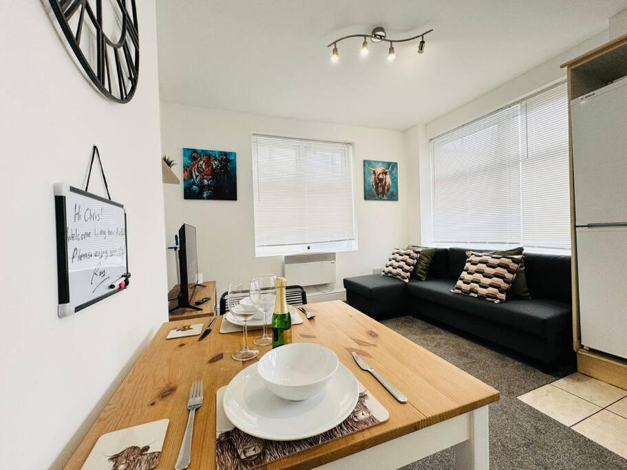 a living room with a table and a couch at Luton Centre Apartment in Luton