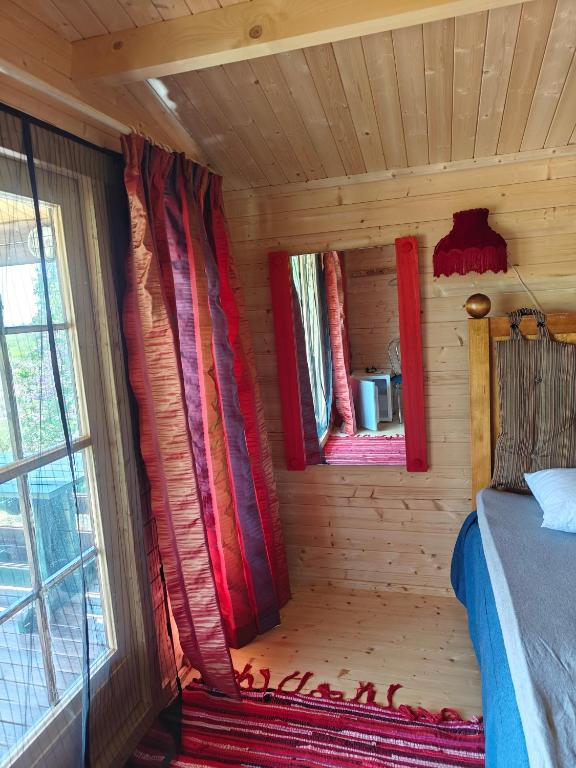 Postel nebo postele na pokoji v ubytování Kalmaküla kämpingud