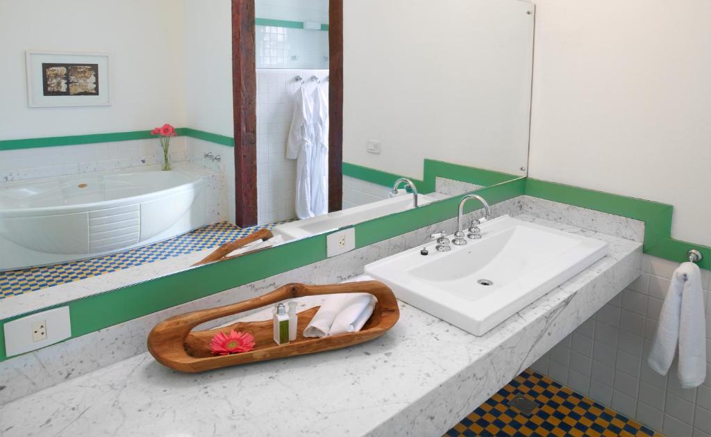  Lake Vilas Charm Hotel