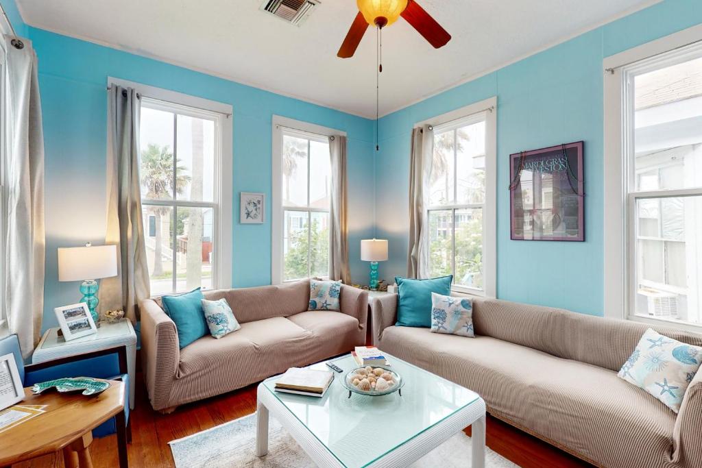 Khu vực ghế ngồi tại Galveston Getaway