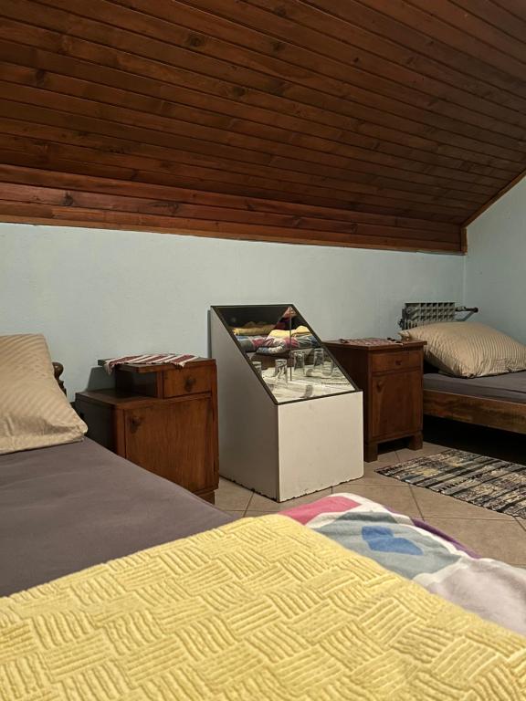 B&B Lukač - Standard Twin Room With Shared Bathroom