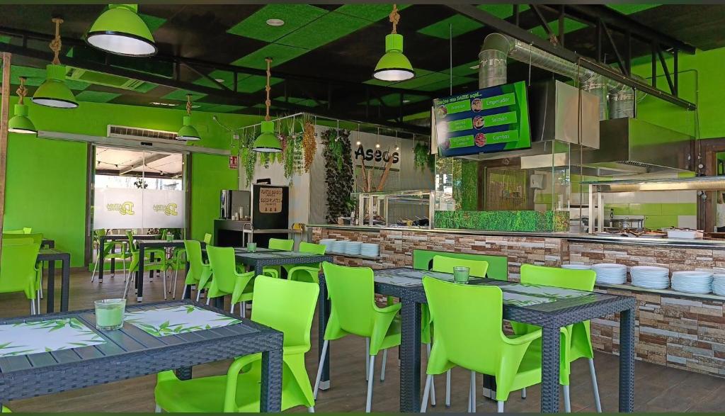 Reštaurácia alebo iné gastronomické zariadenie v ubytovaní Villa del Arte La Nucia
