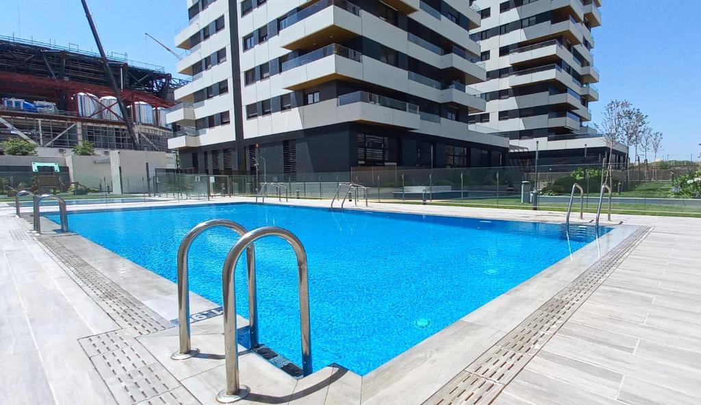 a large swimming pool in front of a building at Espectacular Loft Piscina y Terraza - Roig Arena - Las Ciencias - Ruzafa - Valencia Centro in Valencia