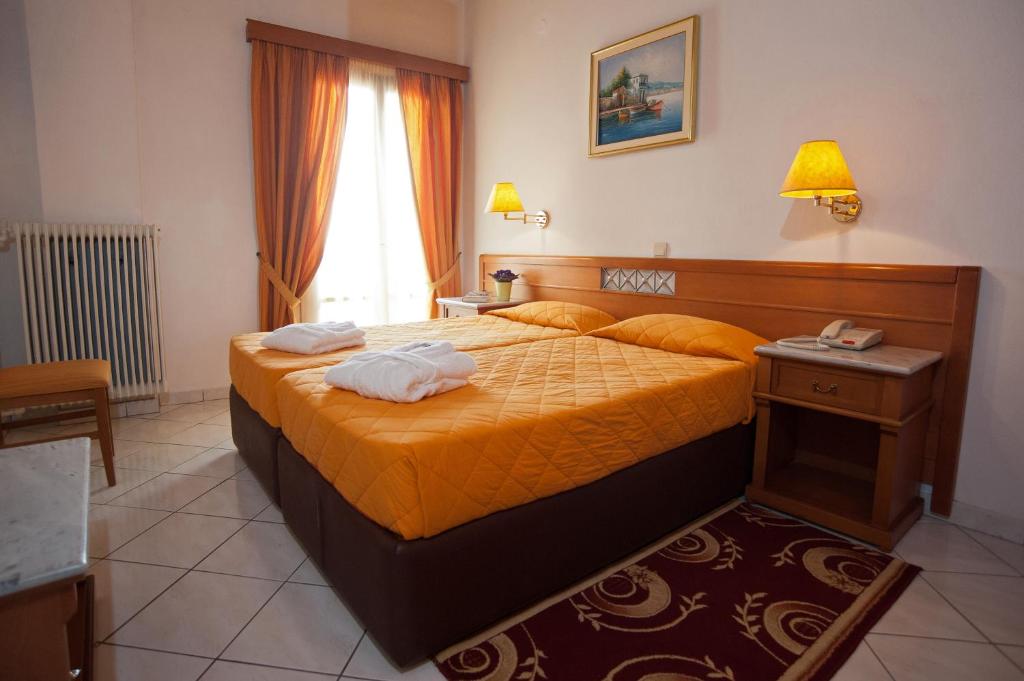 Posteľ alebo postele v izbe v ubytovaní Acropole Delphi City Hotel