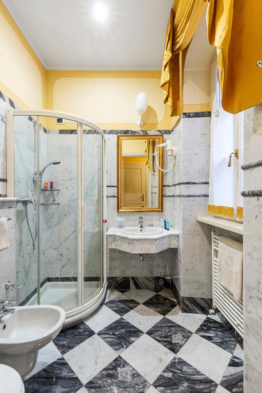 Koupelna v ubytování Hotel Cannobio