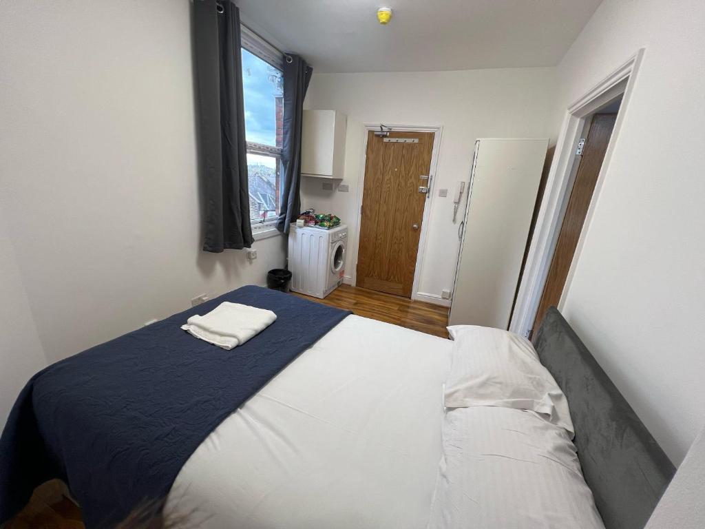 Postel nebo postele na pokoji v ubytování World Hotel