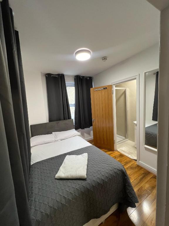 Postel nebo postele na pokoji v ubytování World Hotel