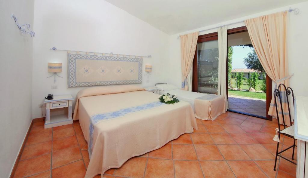 Hotel Costa Caddu - Habitación Triple Estándar