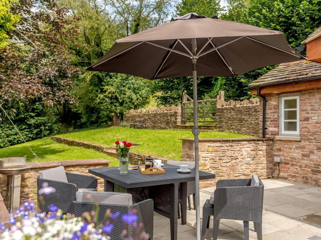 Κήπος έξω από το 2 Bed in Hoarwithy 93045