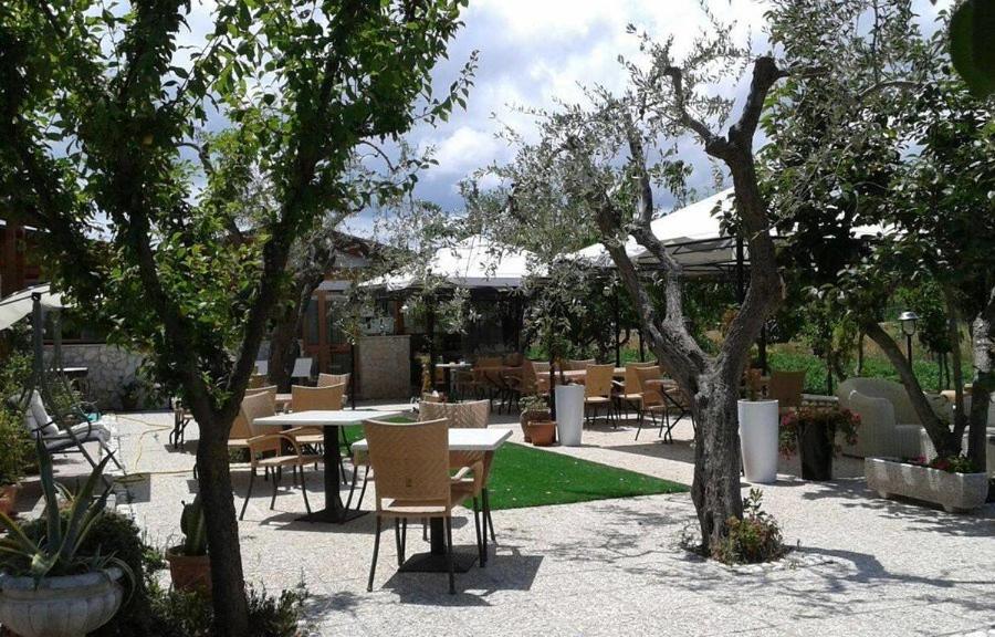 Κήπος έξω από το Il Gelso Bianco