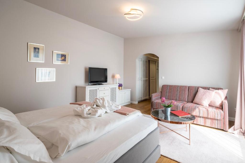 TV a/nebo společenská místnost v ubytování Hotel Sonnalm - SPA,Idyll,Dining