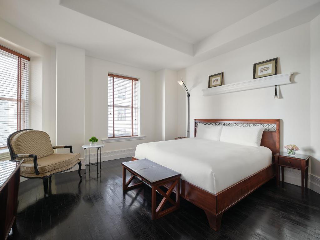 Postel nebo postele na pokoji v ubytování Hotel Place D'Armes