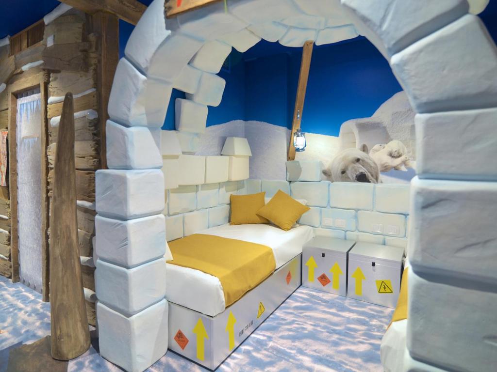 Postel nebo postele na pokoji v ubytování Gardaland Adventure Hotel