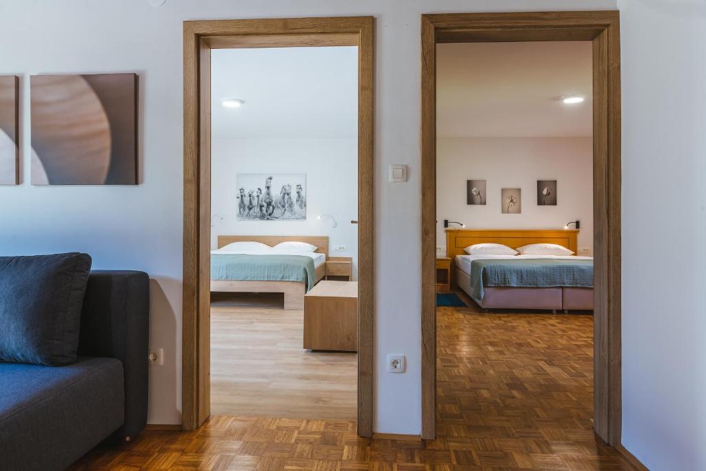 Postel nebo postele na pokoji v ubytování Domačija Log v Bohinju