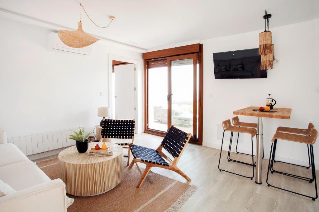 a living room with a white couch and a table at Tu refugio junto al mar te espera in Elejalde