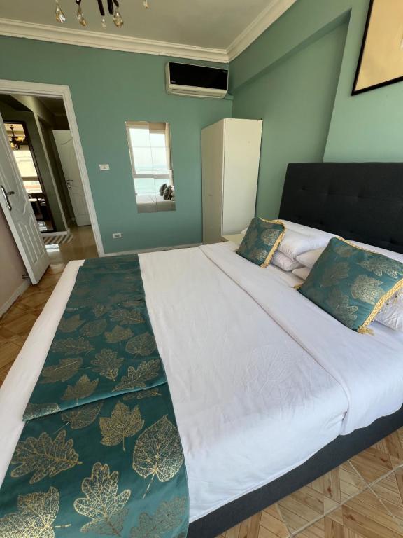 Downtown Sea View Suites - 17