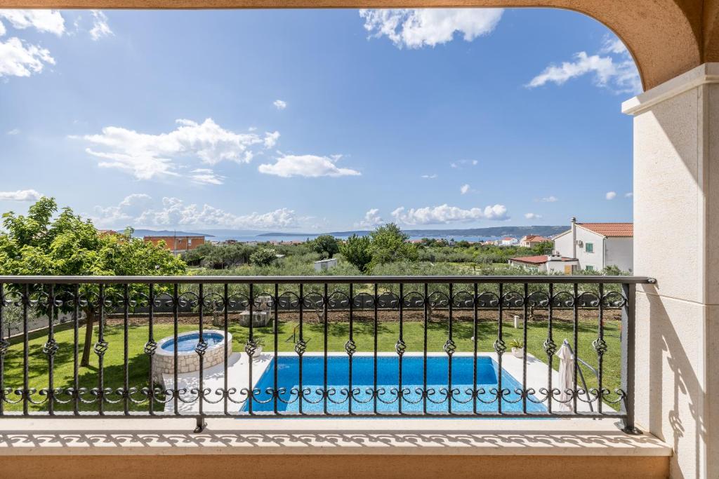 a balcony with a view of a swimming pool at Villa Oasis in Kastel Novi