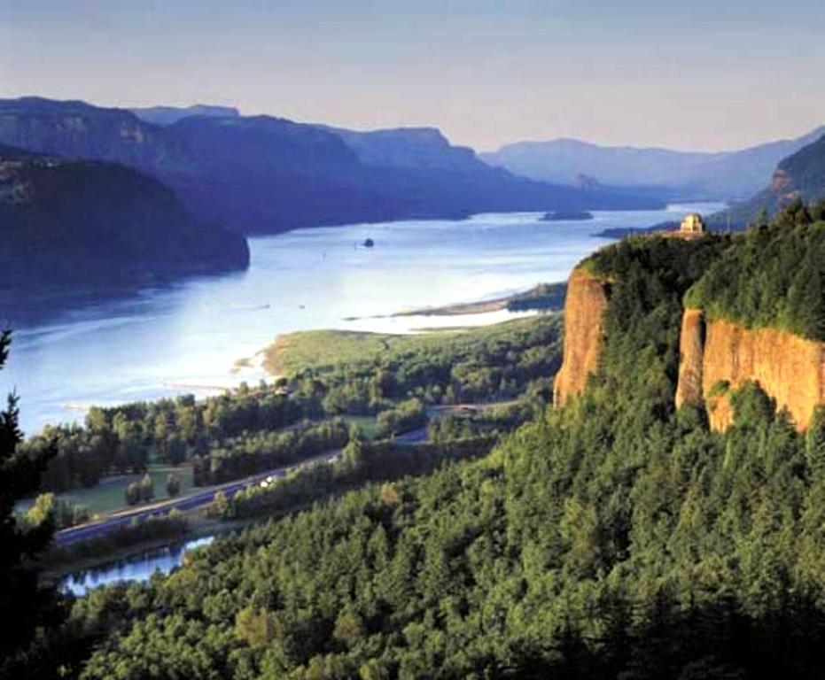 Holiday Inn Express Portland East - Columbia Gorge by IHG photo