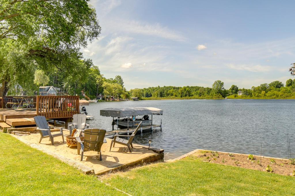 Big Pine Island Lake Cottage with Boat Dock and Kayaks - Casa De Vacaciones
