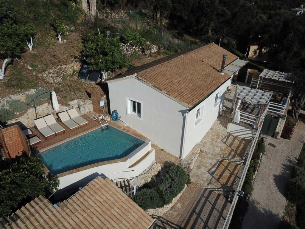 Bazén v ubytování Kalyva Country House, with private beach and pool nebo v jeho okolí
