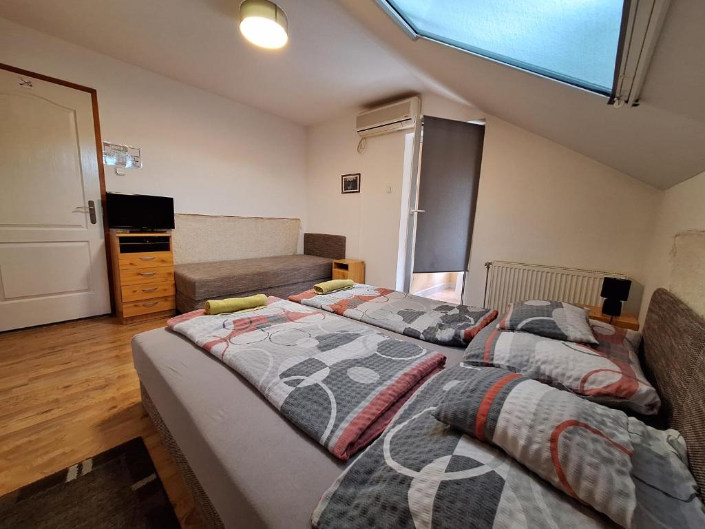Lila Akác Vendégház Esztergom - Triple Room With Balcony