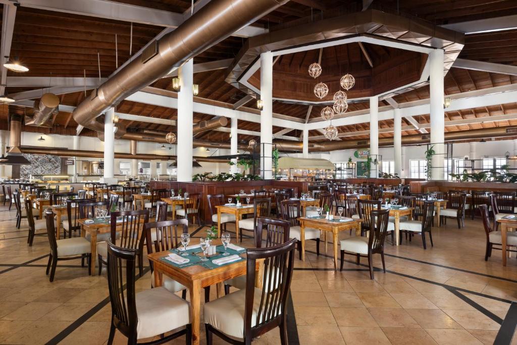 Restoran või mõni muu söögikoht majutusasutuses Sunscape Coco Punta Cana - All Inclusive