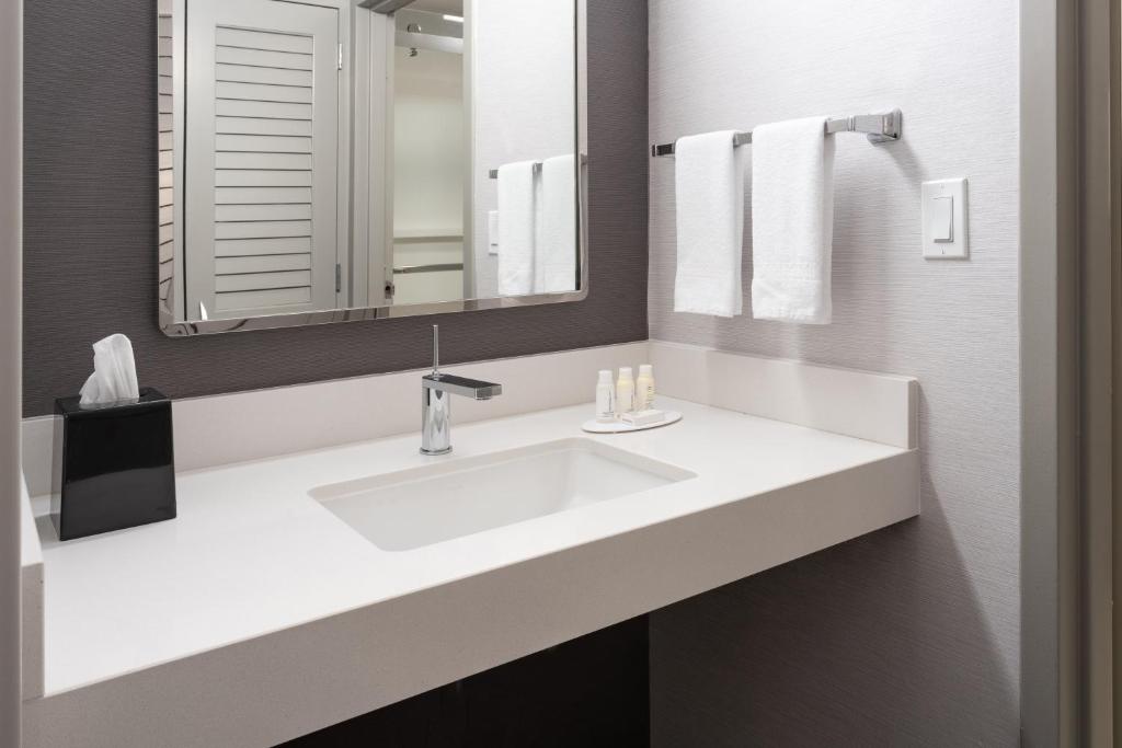 Courtyard by Marriott West Palm Beach - Chambre King Avec Canapé-Lit