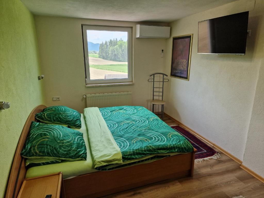 Postel nebo postele na pokoji v ubytování Ferienwohnung Silvia