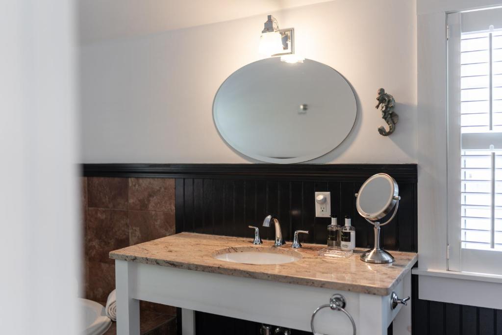 The Platinum Pebble Boutique Inn - Adults Only Property - King Room