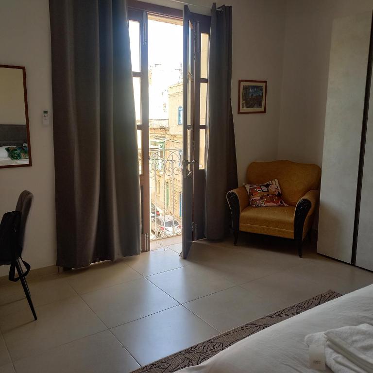 Postel nebo postele na pokoji v ubytování Casa Nina Sliema Urban Residences