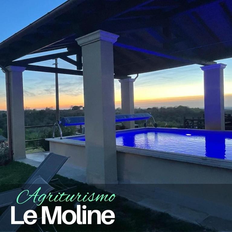 Bazén v ubytování Casale dei Lamponi a "le Moline" vita in fattoria nebo v jeho okolí