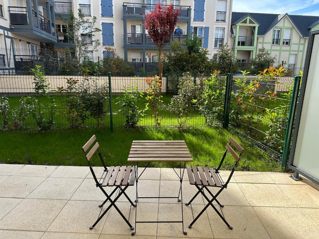 Photo de la galerie de l'établissement Appartement 2 pièces neuf avec sont jardin privé, à Franconville
