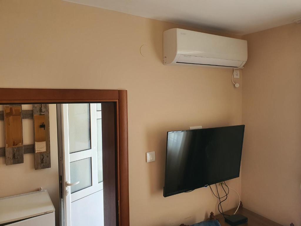 TV a/nebo společenská místnost v ubytování Kod Nade