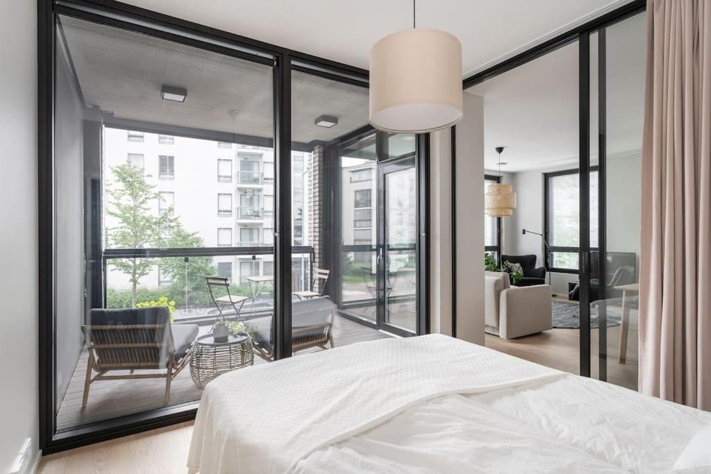 a bedroom with a bed and a large window at Hotellitason kodikas 90 m2 huoneisto in Tampere