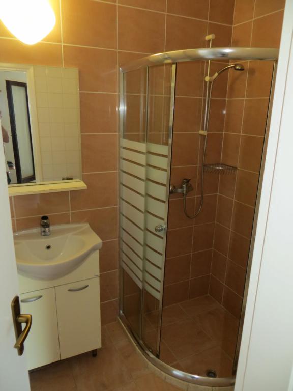 Kúpeľňa v ubytovaní Apartments Makjanić