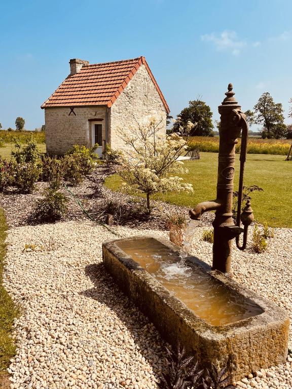 a water fountain in the middle of a garden at Aurefees in Ellon