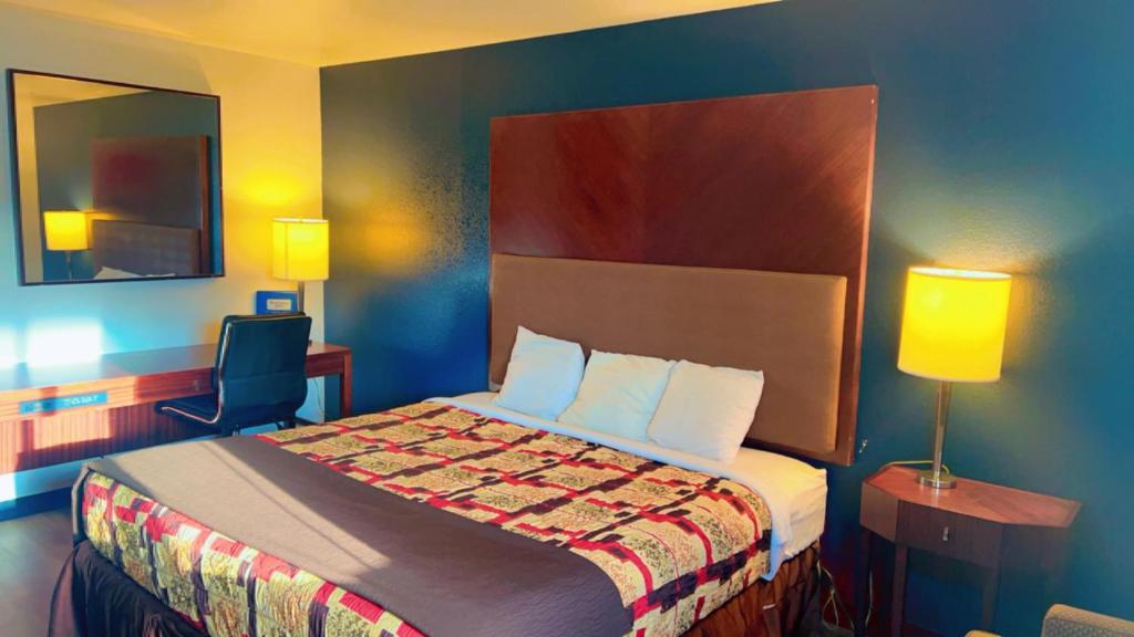 Rodeway Inn - Queen Room - Non-Smoking