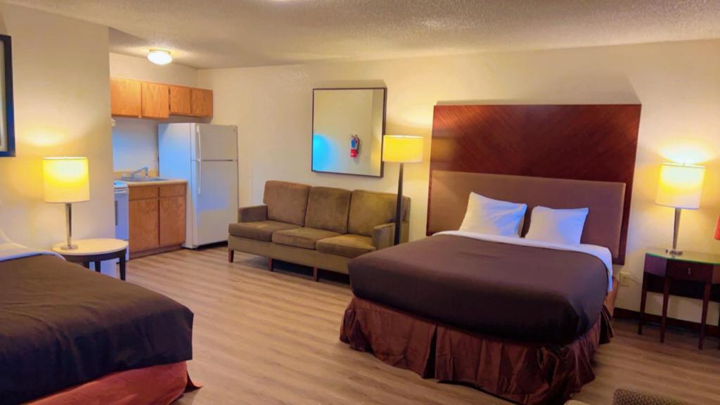 Rodeway Inn - One Room Suite - Non Smoking