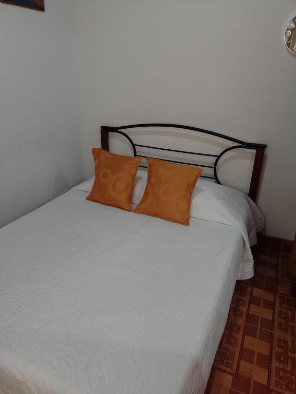 Postel nebo postele na pokoji v ubytování Habitaciones C&S Bogotá