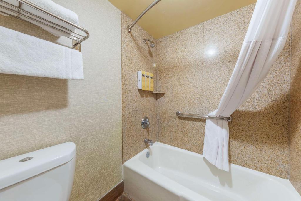 Best Western Plus Hill House - Queen Room With Two Queen Beds