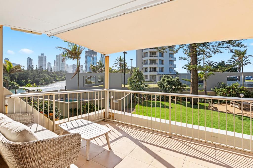 Narrowneck Court Holiday Apartments photo