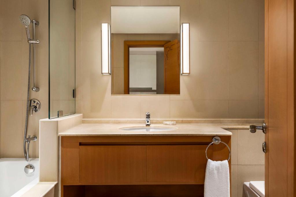 Koupelna v ubytování Levatio Suites Muscat, a member of Radisson Individuals