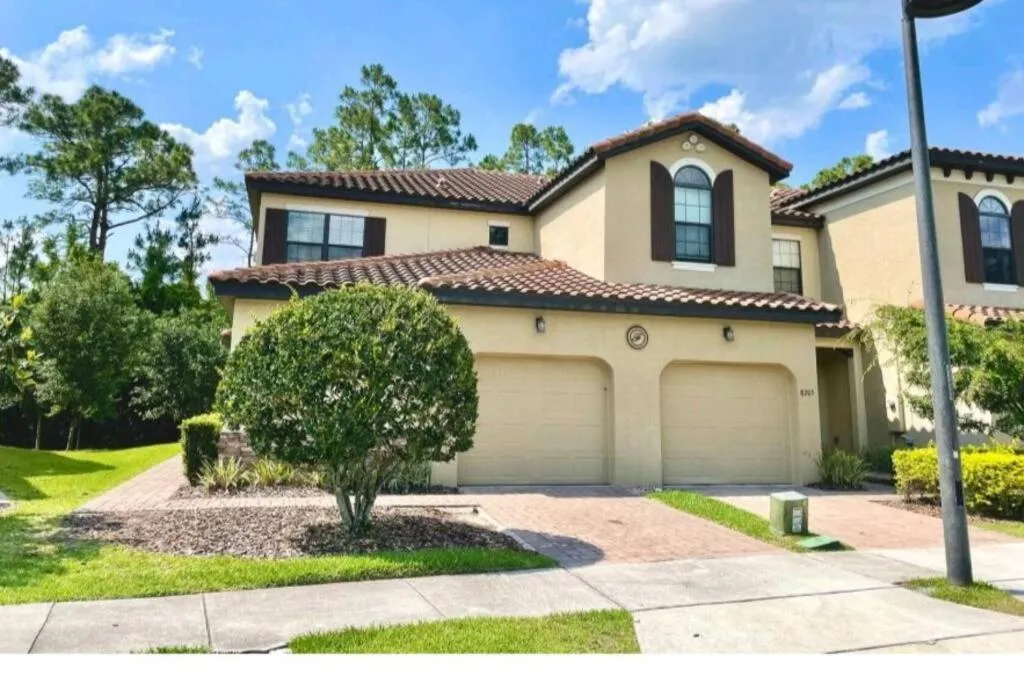 Spacious & Cozy Home- Near all Disney Parks