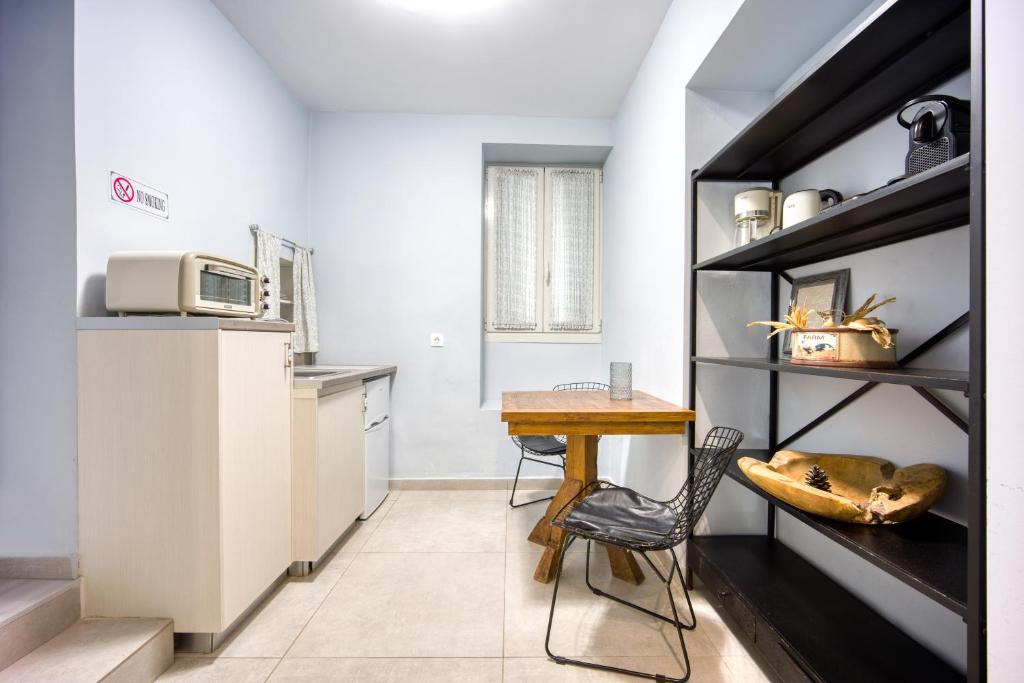 Kuchnia lub aneks kuchenny w obiekcie Bentzi...Boutique Apartment in Pangrati, Superior Suite (2) for 4 guests