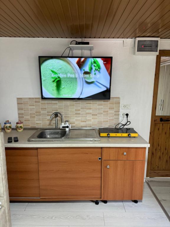 Kuchyň nebo kuchyňský kout v ubytování Lake Bliss Cabins